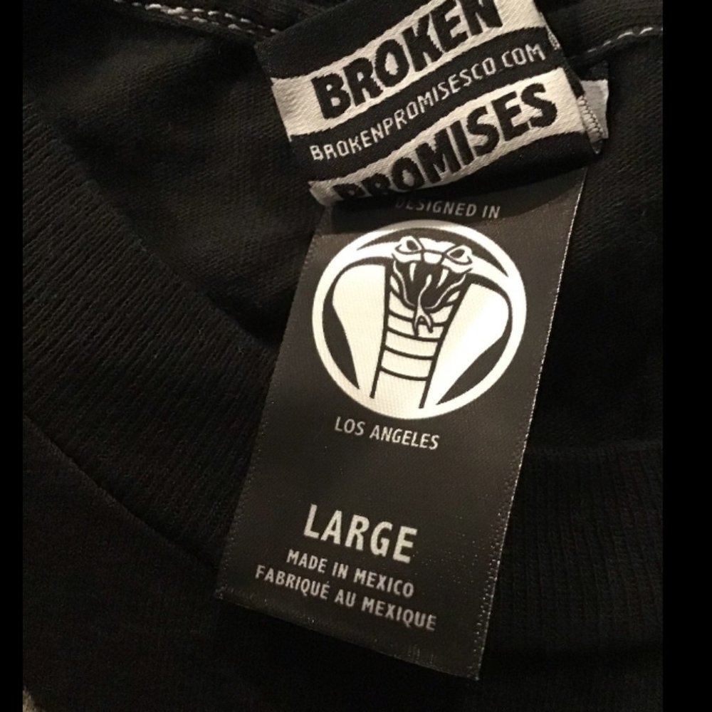 !!!SOLD!!!  DO NOT BUY BROKEN PROMISES GRAPHIC T-SHIRT NWOT - Picture 3 of 5